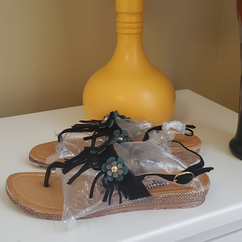 Ollio black w/teal flowers, fringes size 10